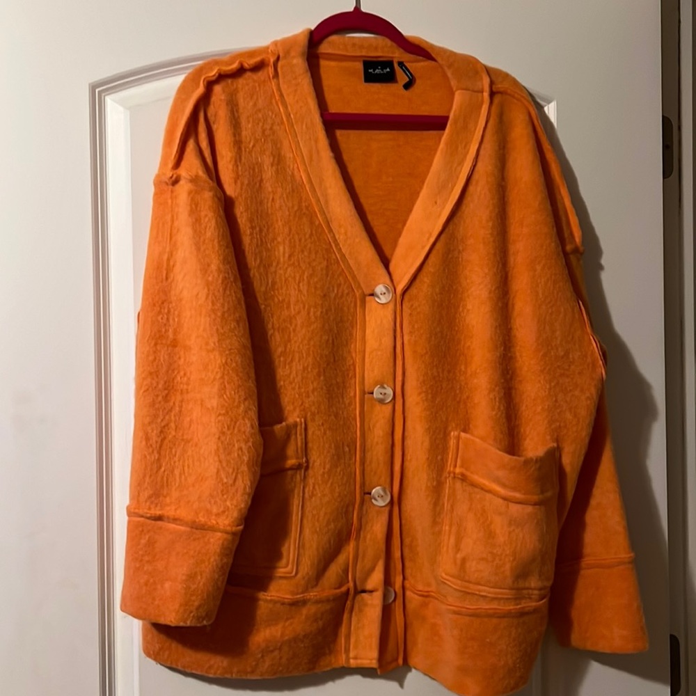 Oversized Orange cardigan with buttons snd front pockets